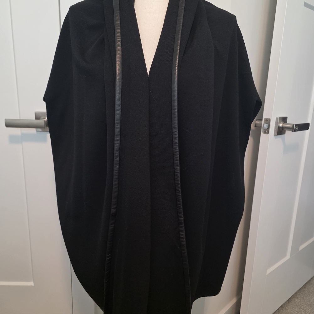 St. John Collection Black Wool Cape with Leather Trim - Picture 7 of 7